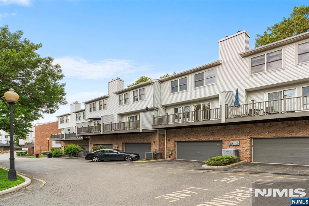 477 Undercliff Avenue