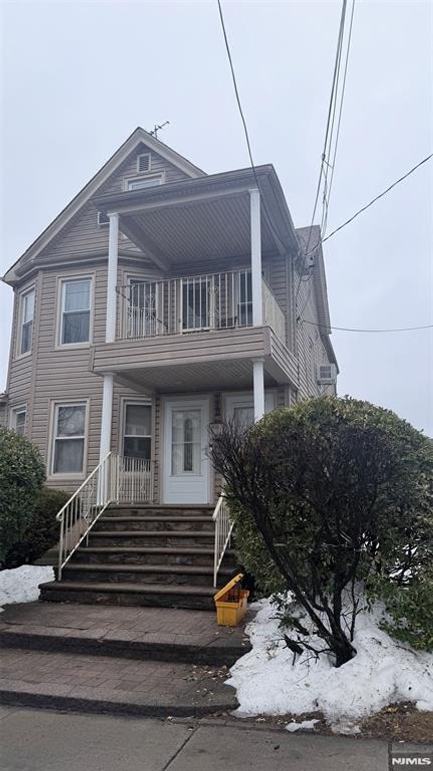 3BR/1BA apartment with Private Balcony â€“ Move-In Ready! Lodi, NJ â€“ Near City Center | Close to Highways & Transportation Looking for space and convenience? This apartment is in the heart of Lodi Second Floor Features: â€¢ Kitchen with open dining area â€“ perfect for entertaining â€¢ Spacious bedroom â€¢ Sun-drenched, separate living room â€¢ Private balcony directly off the living space Third Floor bedrooms â€¢ Two additional bedrooms and extra storage Located near Lodiâ€™s city center with easy access to major highways and public transportation, this home offers both comfort and commuter convenience. Move-in ready and waiting for its next tenant!