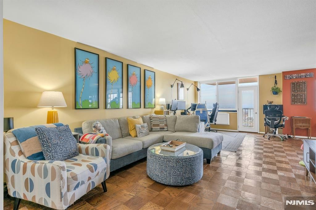 Photo of 2150 Center Avenue #17D, Fort Lee, NJ 07024 (MLS # 25042572)