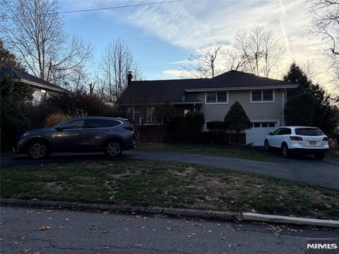 Photo of 4 Center St, Cresskill, NJ 07626 (MLS # 25041975)