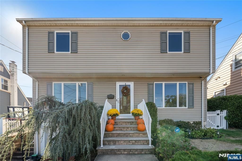 Photo of 25 Glenview Road, Nutley, NJ 07110 (MLS # 25037755)