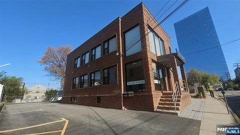 Photo of 1627 Parker Avenue, Fort Lee, NJ 07024 (MLS # 26014128)