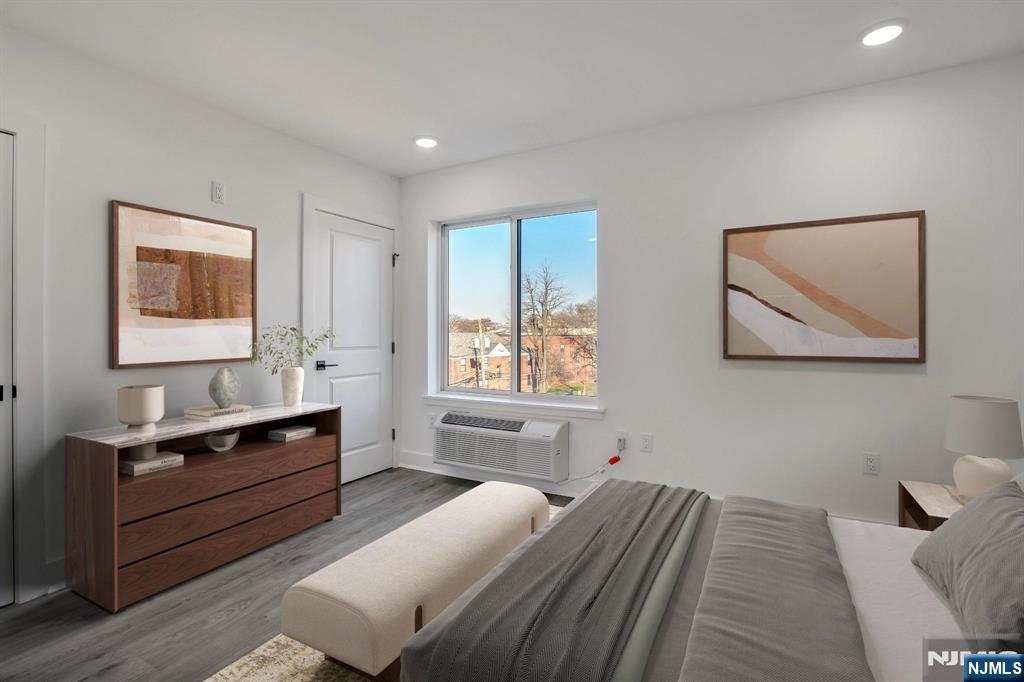 2601 Jane Street 401