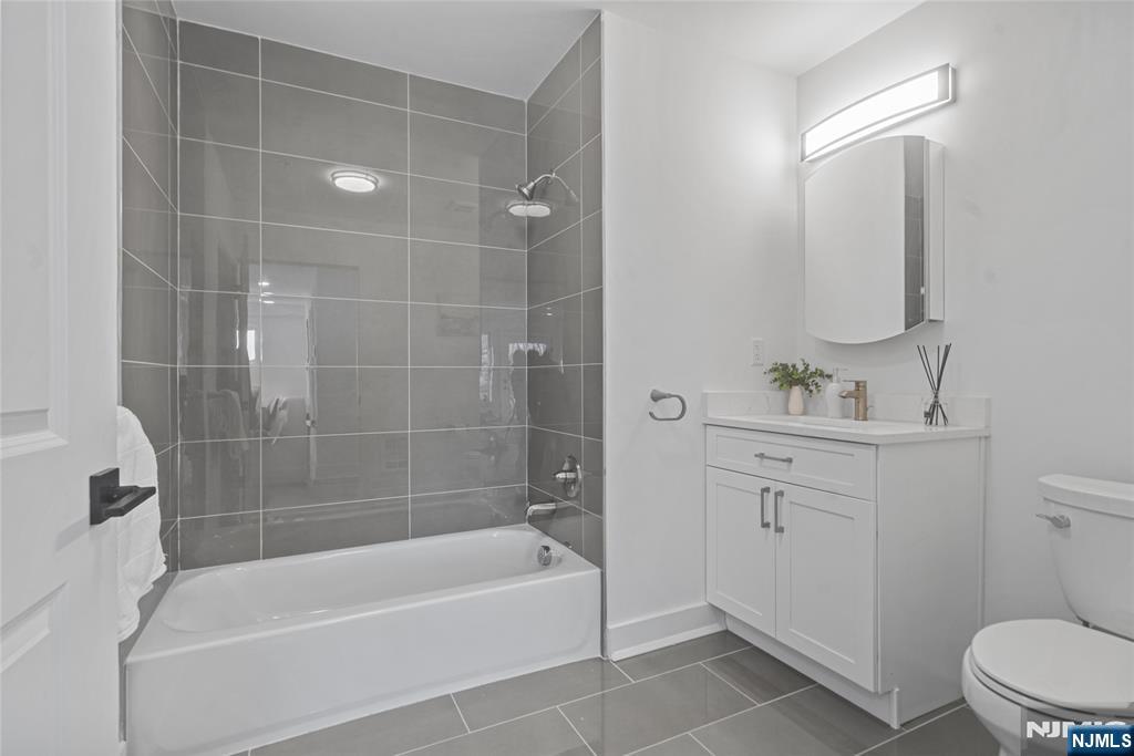 2601 Jane Street 401