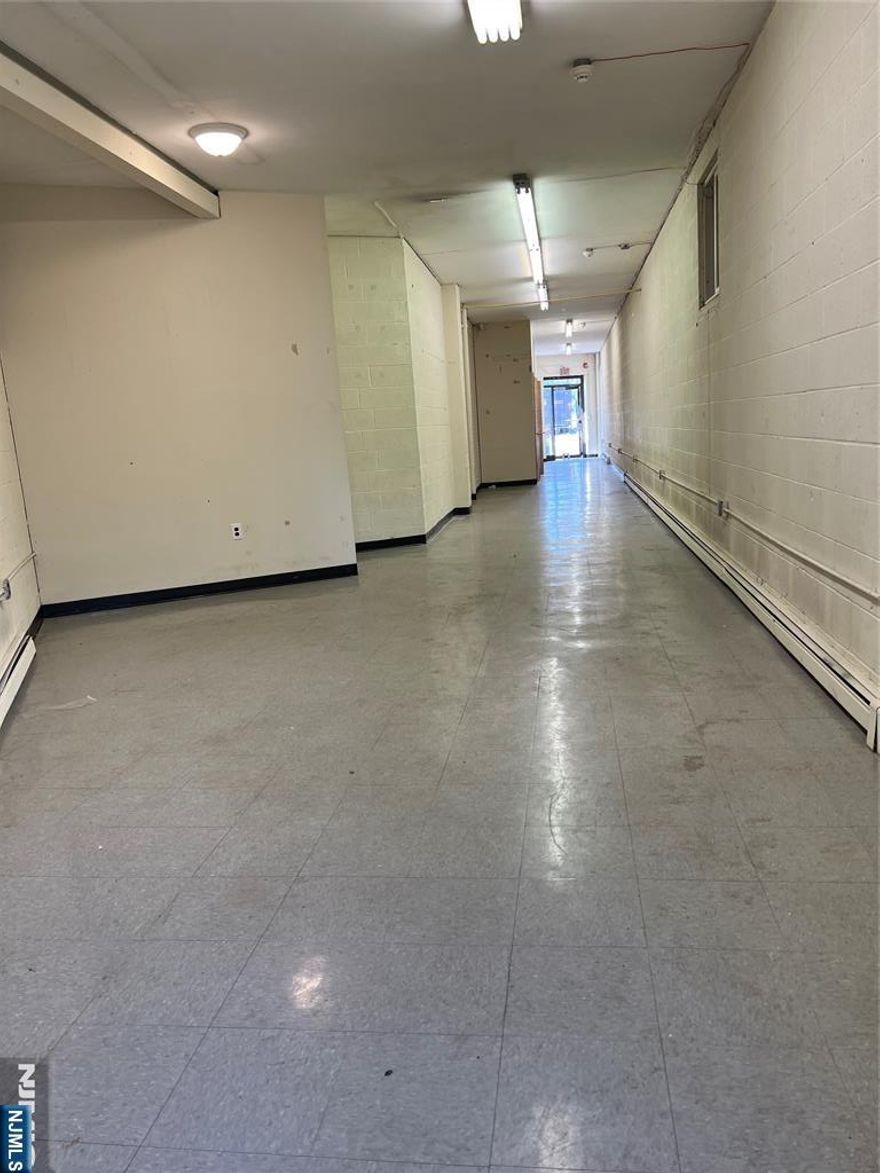 LOCATED CENTER OF THE BUSINESS SECTION, FRONT & BACK DOOR FOR A NICE RETAIL BUSINESS, WELCOME SUCH AS A SNACK BAR, COFFEE SHOP, ICE CREAM PARLOR ETC,,,