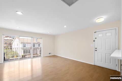 Photo of 300 Crown #523, Edgewater, NJ 07020 (MLS # 26019669)
