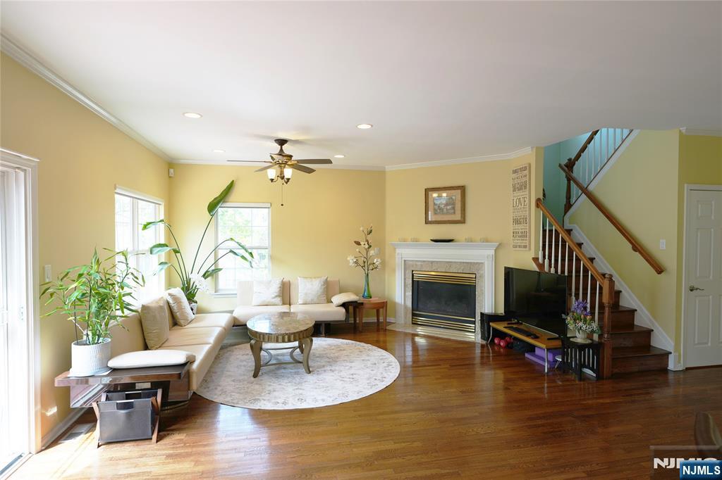 10 Queens Lane