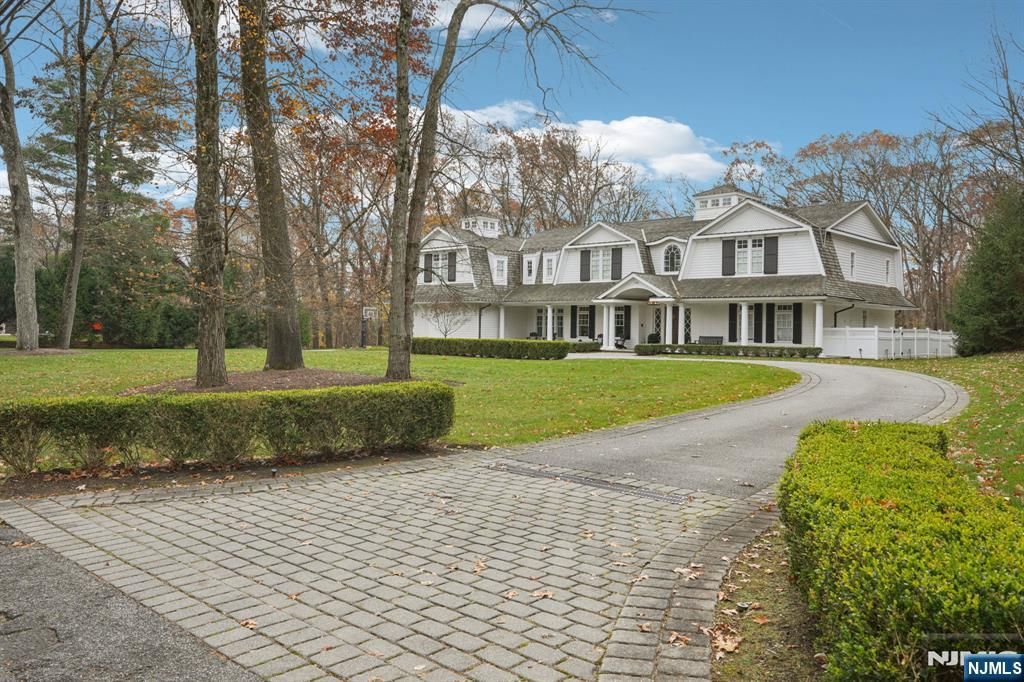 Photo of 128 Birch Road, Franklin Lakes, NJ 07417 (MLS # 26003108)