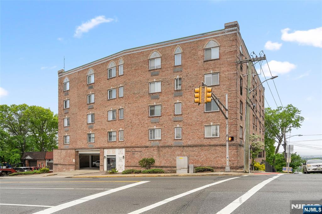 399 11th Street 206