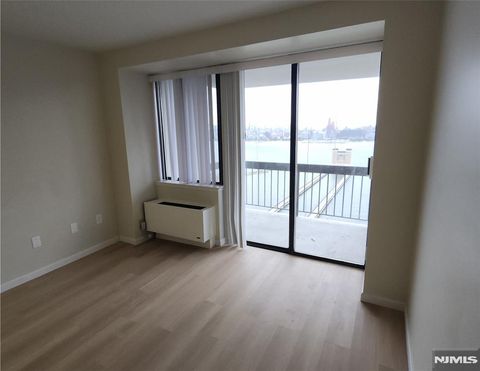 Photo of 45 S River Dr #2914, Jersey City, NJ 07310 (MLS # 25042045)