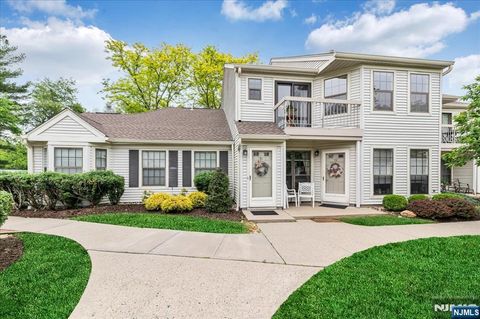 Photo of 71 Fromm Court, Mahwah, NJ 07430 (MLS # 26018599)