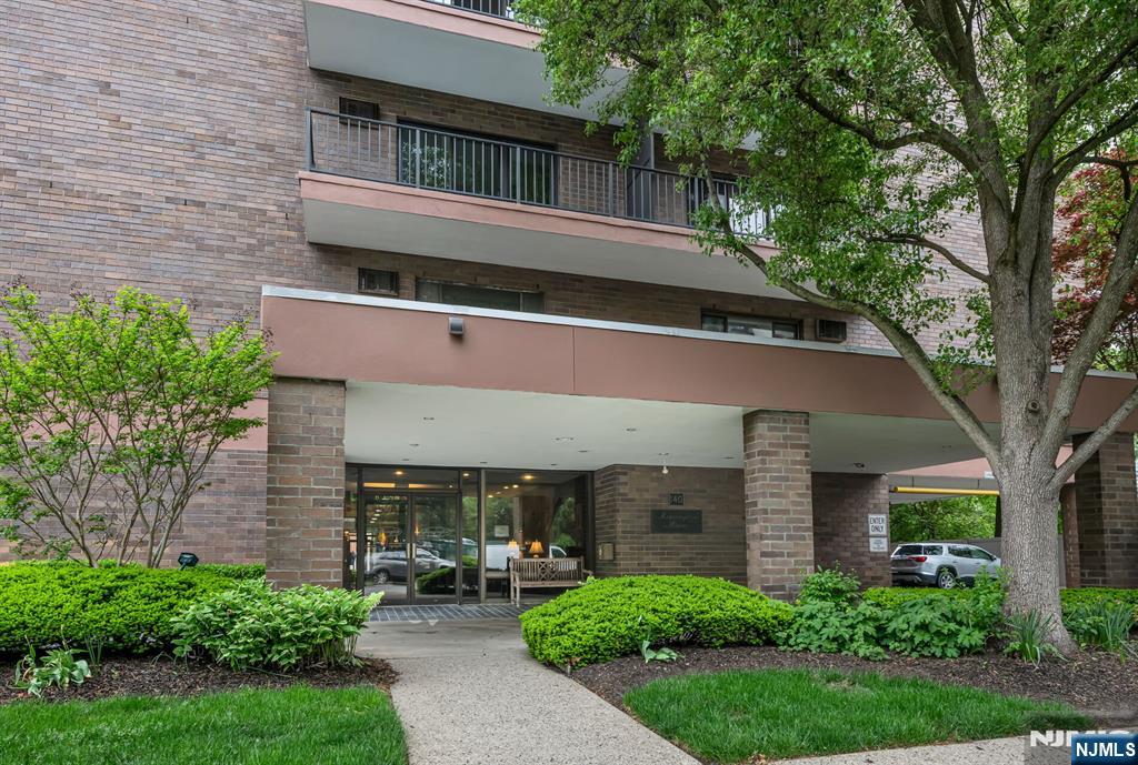 140 Euclid Avenue 1C