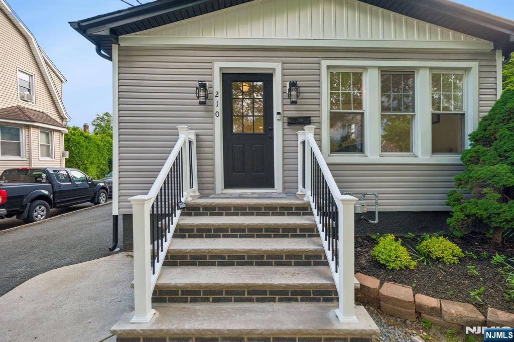 Photo of 210 Paterson Avenue, Hasbrouck Heights, NJ 07604 (MLS # 26019208)