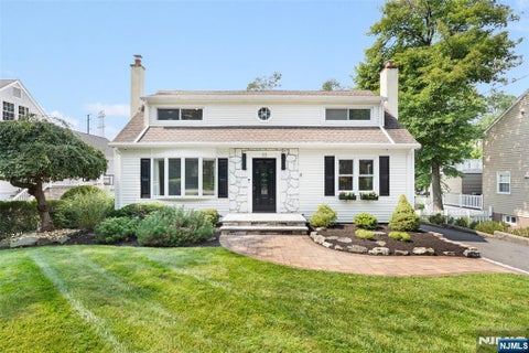 Photo of 33 Beverly RD, West Caldwell, NJ 07006 (MLS # 26030510)