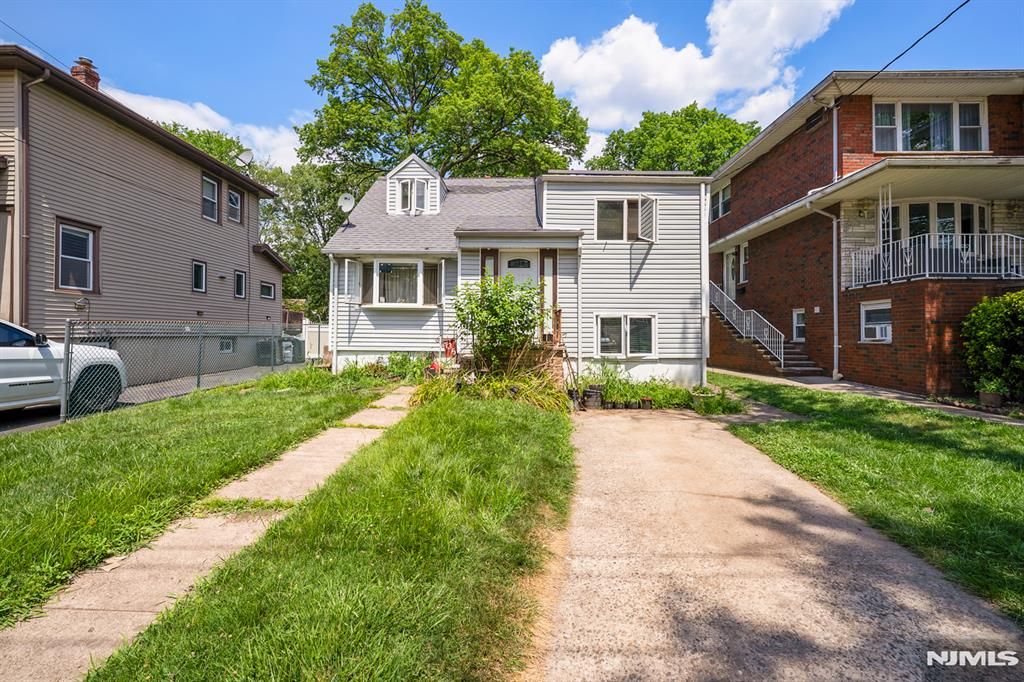Photo of 735 Clark Avenue, Ridgefield, NJ 07657 (MLS # 25025685)