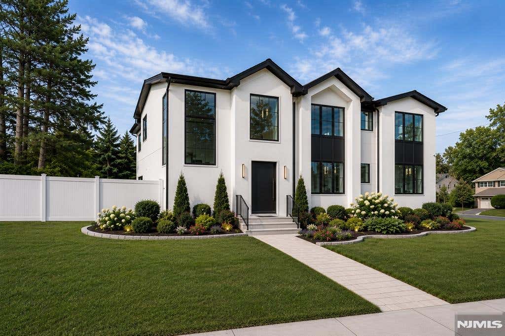 Photo of 673 Cambridge Road, Paramus, NJ 07652 (MLS # 26022980)