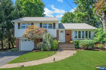 36 Hirschfeld Place New Milford NJ 07646