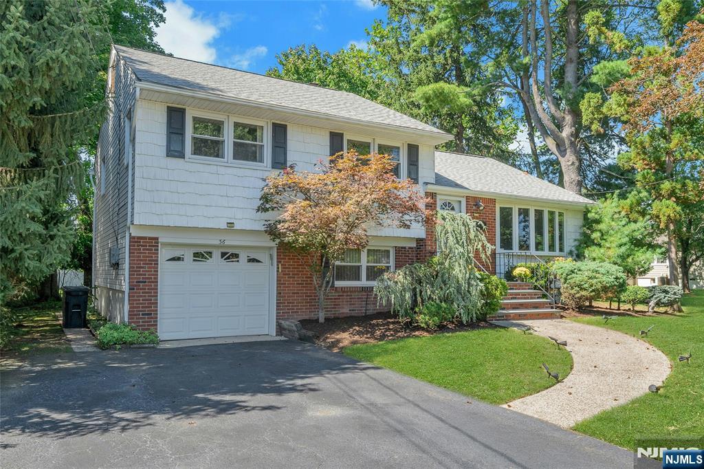 36 Hirschfeld Place