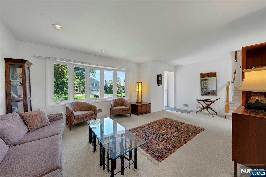 36 Hirschfeld Place