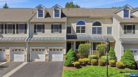 Photo of 5 Pheasant Run, Old Tappan, NJ 07675 (MLS # 26017505)