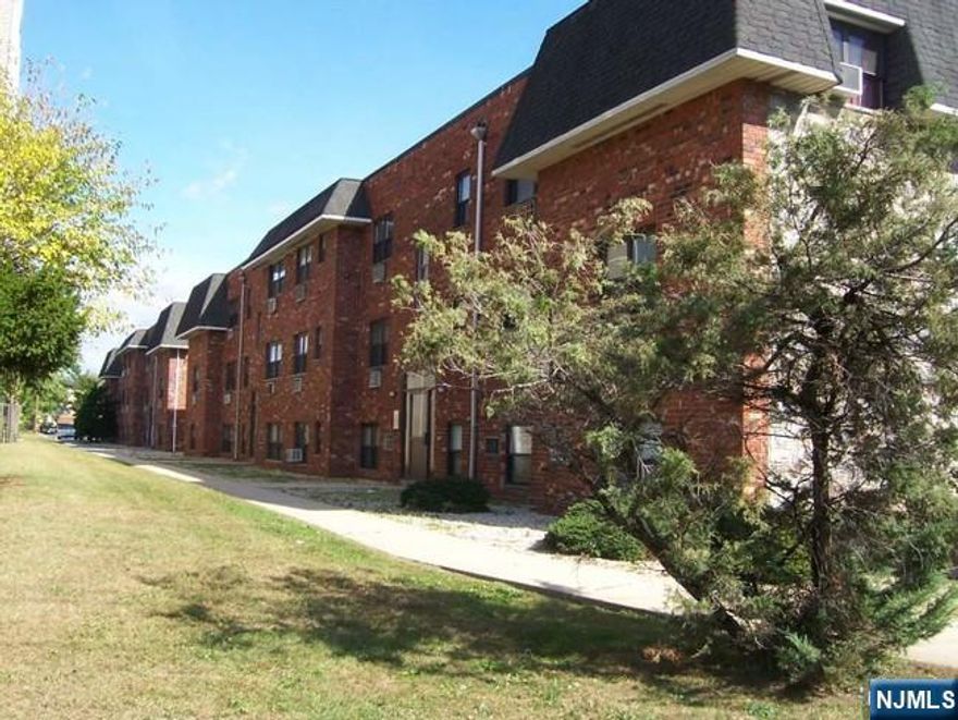 Well-maintained apartment located at Catherine Gardens. Rent includes one parking space, as well as heat, hot water, and gas. Conveniently located near public transportation, schools, dining, and shopping. Features a kitchen with a dining area, a spacious living room, a bedroom with ample closet space, and an updated bathroom.