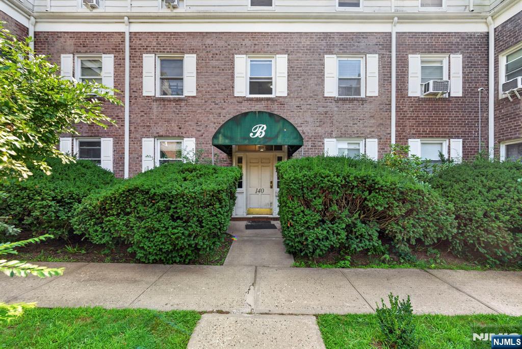 140 W Englewood Avenue 5B