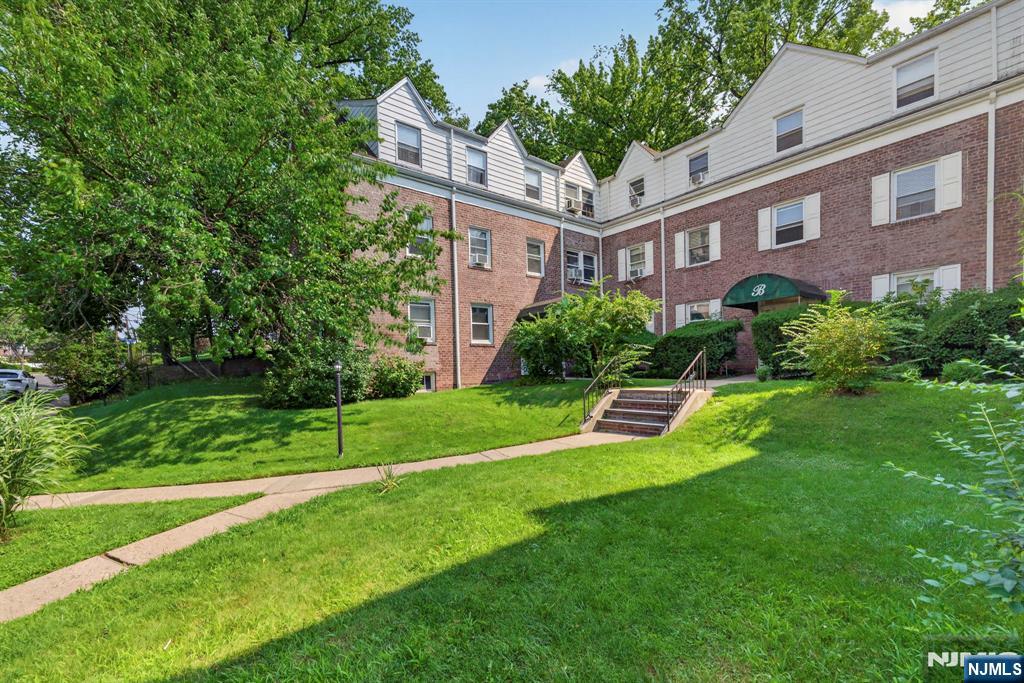 140 W Englewood Avenue 5B