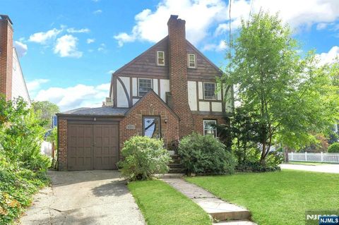 Photo of 719 Catalpa Avenue, Teaneck, NJ 07666 (MLS # 25032062)