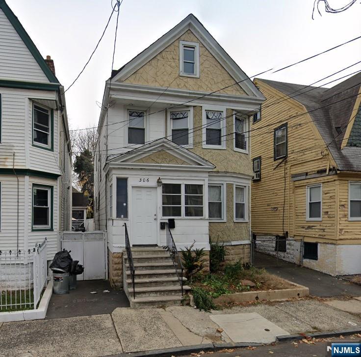 Rental Property at 304306306 South, Newark, New Jersey - Bedrooms: 2 
Bathrooms: 1 
Rooms: 5  - $1,900 MO.