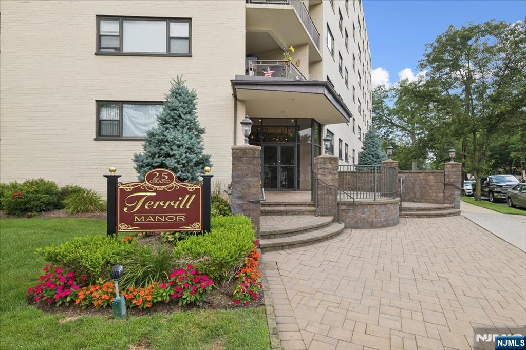 25 Grand Avenue 7B