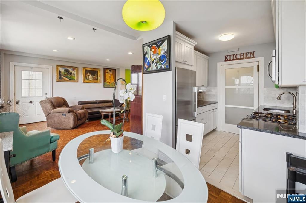 25 Grand Avenue 7B