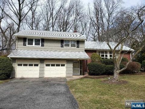 Photo of 27 Ridge Rd, Cresskill, NJ 07626 (MLS # 26013575)