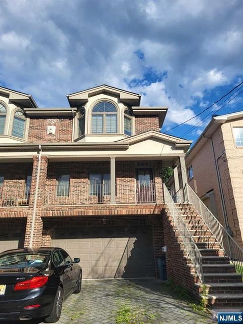 Photo of 526 Hillside Ave #B, Palisades Park, NJ 07650 (MLS # 26003289)