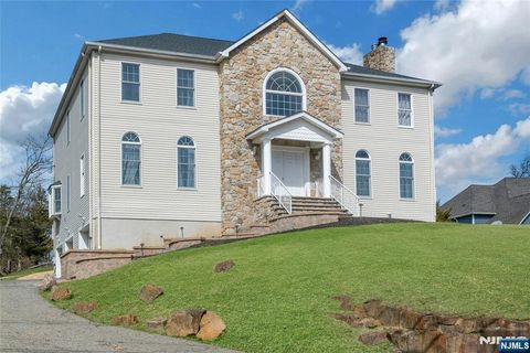 Photo of 40 Horseneck Road, Montville Township, NJ 07045 (MLS # 26010954)