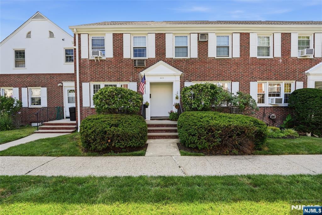 283 Elmwood Avenue A