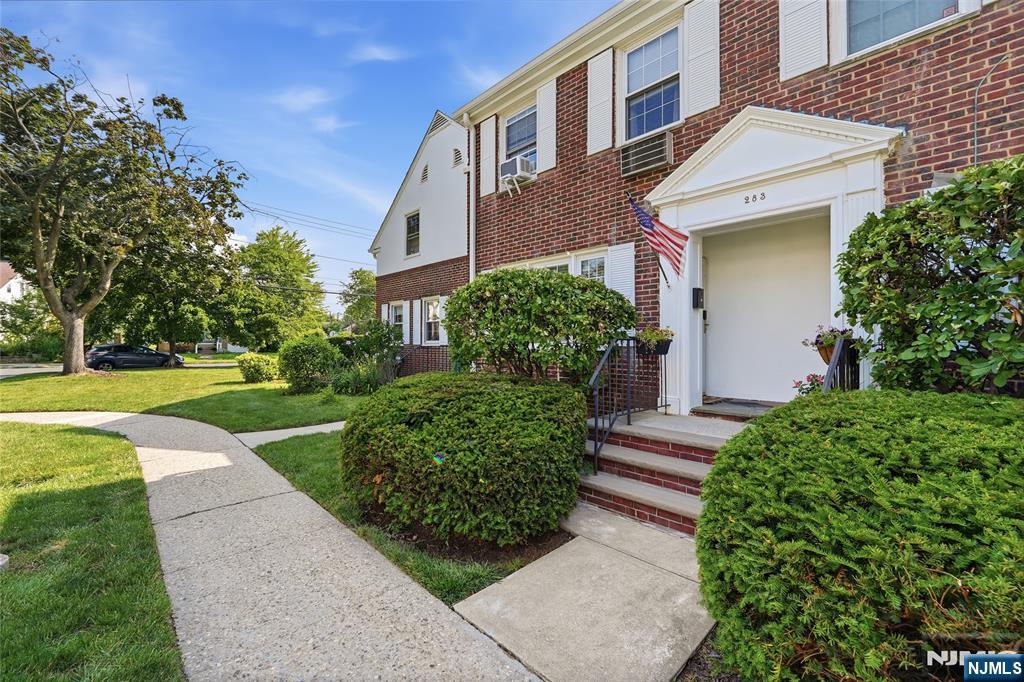 283 Elmwood Avenue A