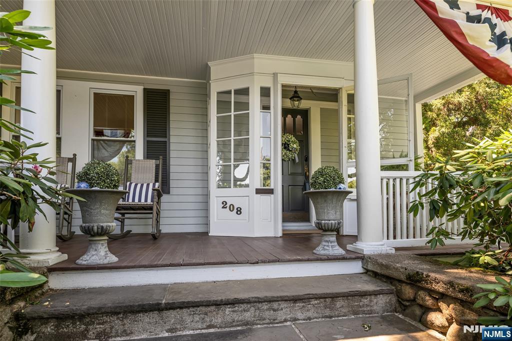 208 Lincoln Avenue