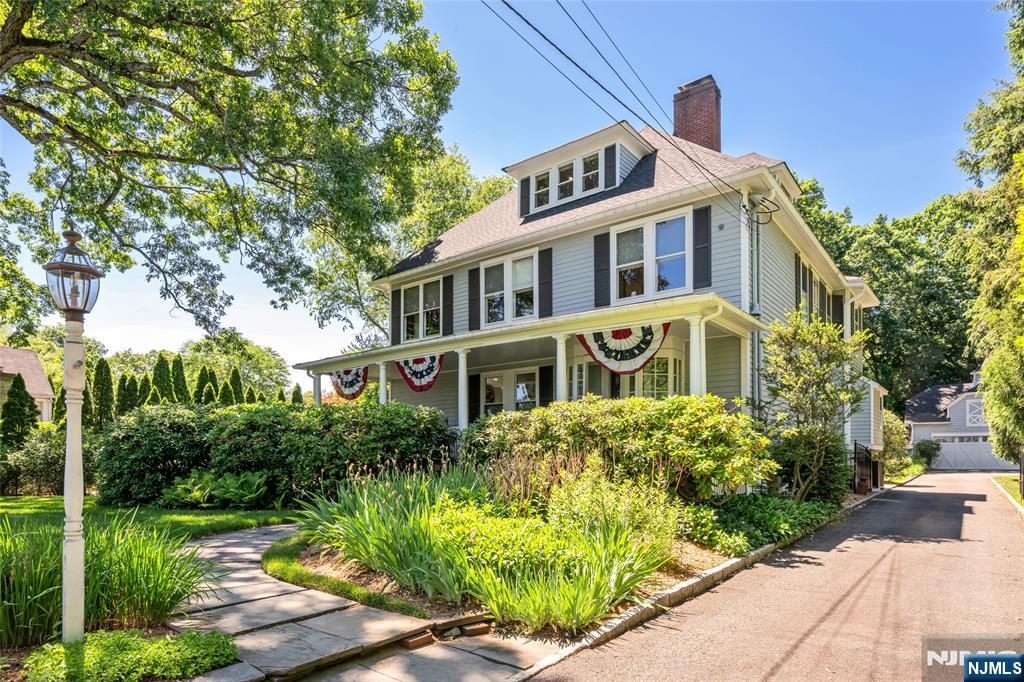208 Lincoln Avenue