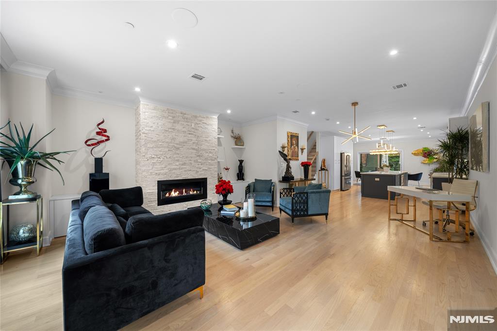25 Knox Avenue