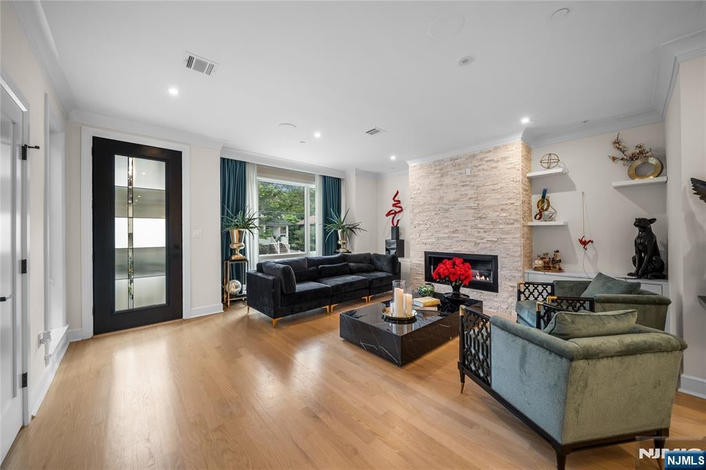 25 Knox Avenue