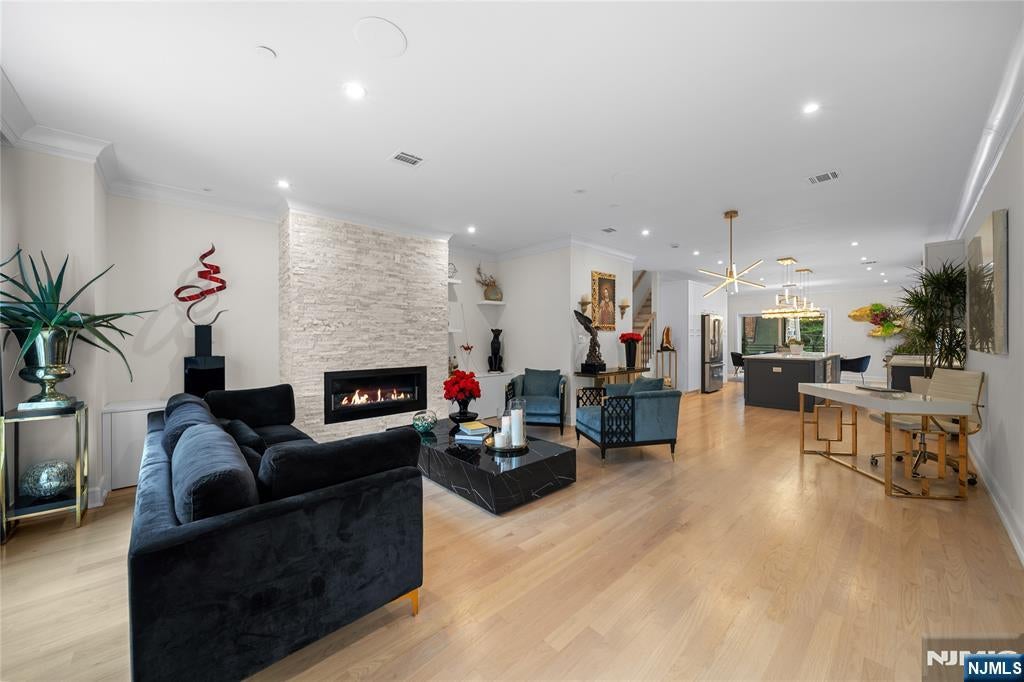 25 Knox Avenue