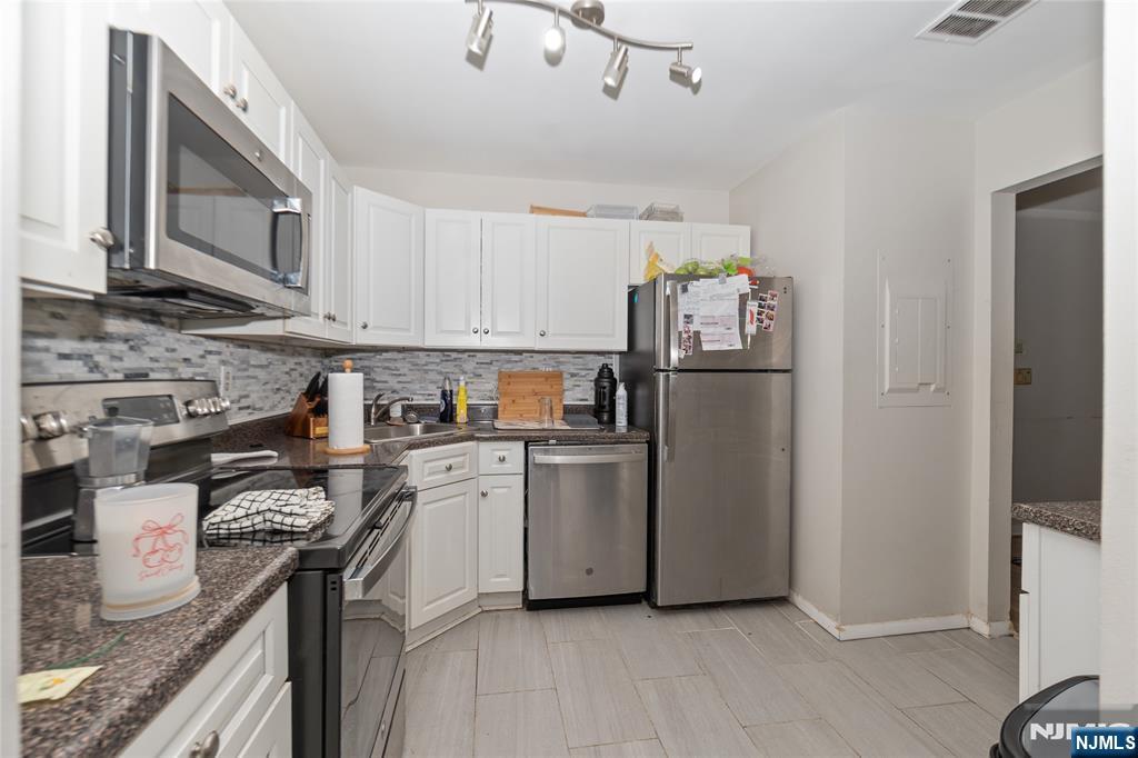 130 Sherwood Avenue 7