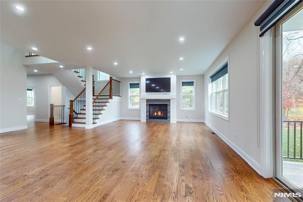 Photo of 19 Meadowbrook Road, Upper Saddle River, NJ 07458 (MLS # 25039645)