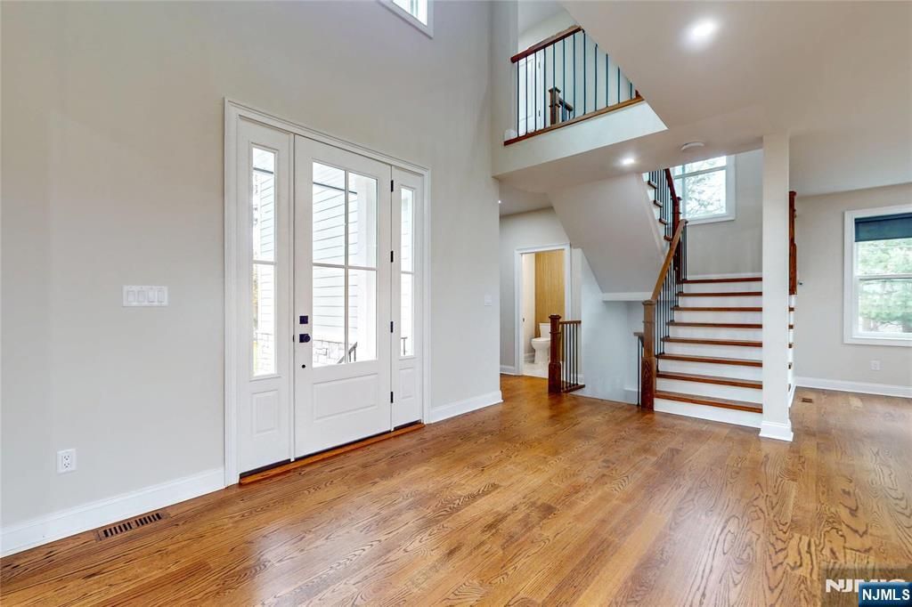 Photo of 19 Meadowbrook Road, Upper Saddle River, NJ 07458 (MLS # 25039645)