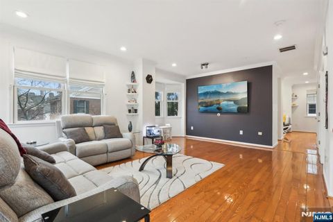 333 Oswego Court 333 West New York NJ 07093