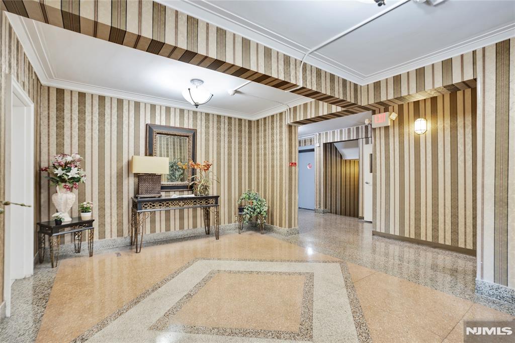 2350 Linwood Avenue 4D