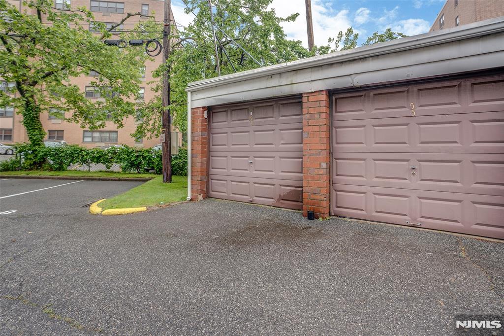 2350 Linwood Avenue 4D