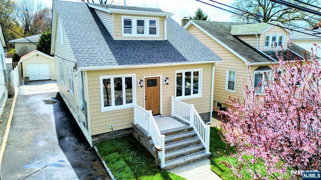 Property for Sale at 3 Raydol Avenue, Secaucus, New Jersey - Bedrooms: 4 
Bathrooms: 4 
Rooms: 8  - $929,900