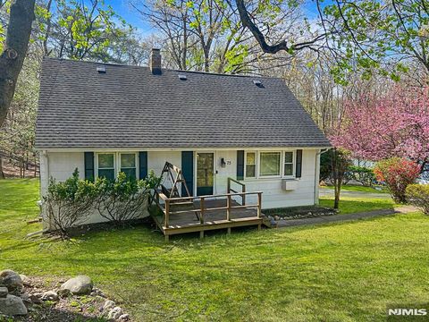 75 W Oakland Avenue Oakland NJ 07436