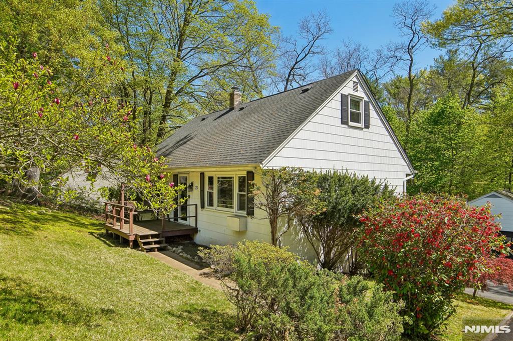75 W Oakland Avenue